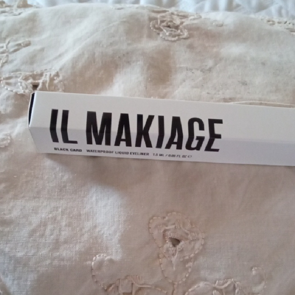 IL MAKIAGE Black Card Liquid Eyeliner